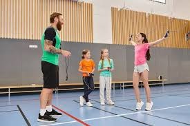 2025 赛季回顾：保罗·斯肯斯单季 1.98 ERA 的表现，助其成为了全美棒球偶像的代名词